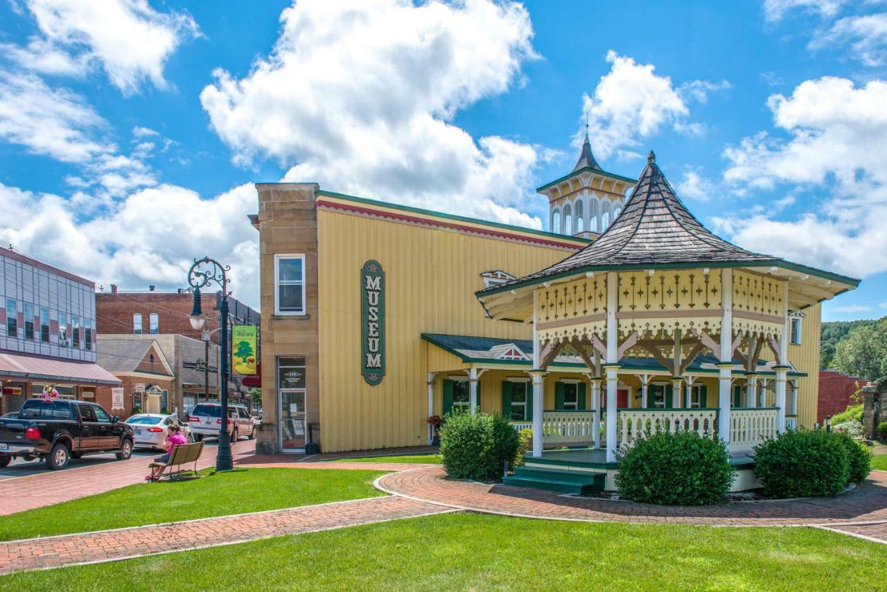 Life'S A Bear McHenry Exterior foto
